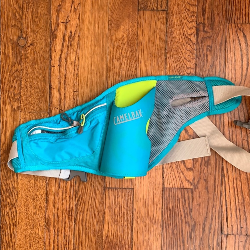 Camelbak running water bottle band